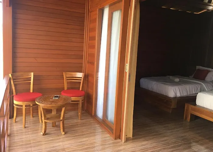 Wahyu 1 ホームステイ レンボンガン島